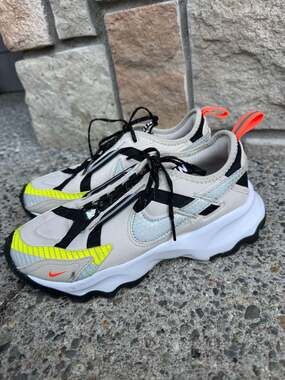 Nike WMNS TC 7900 LX 3M Light Orewood Brown Reflect Silver CU7763-100